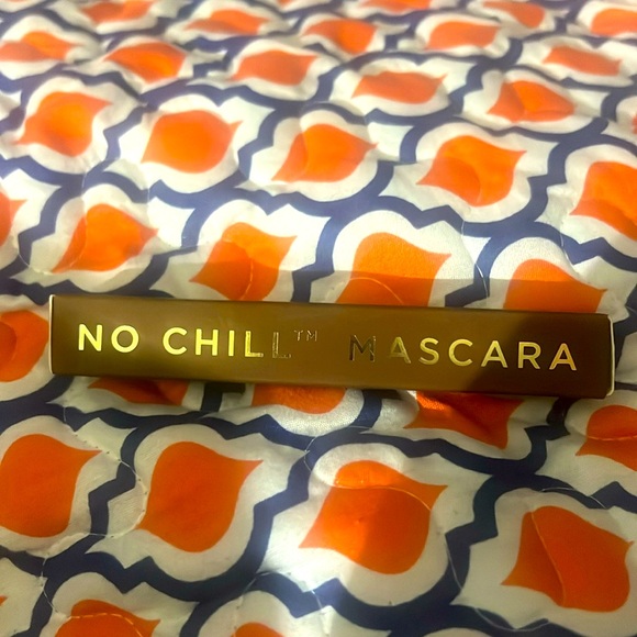 Sealed NEW In Package Lavaa No Chill Lengthening and Volumizing Mascara in Brown - Picture 2 of 3